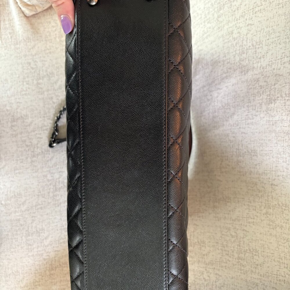 Quilted Leather Chanel Bag with Purple Python Handle and Shoulder Chain - Picture 4 of 8